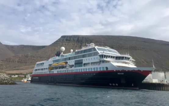 norwegian cruise ship rogue wave